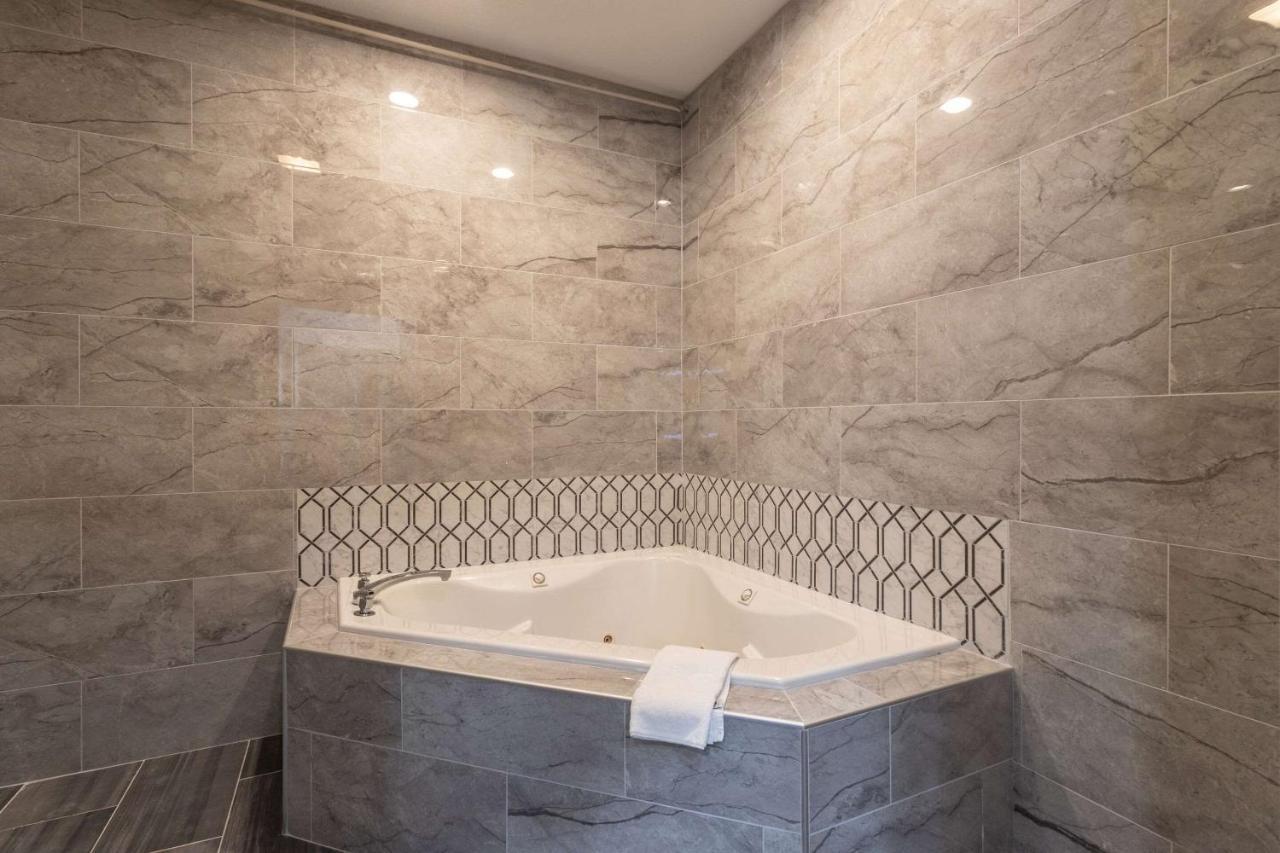 Quality Inn & Suites Pearl-Jackson Ngoại thất bức ảnh